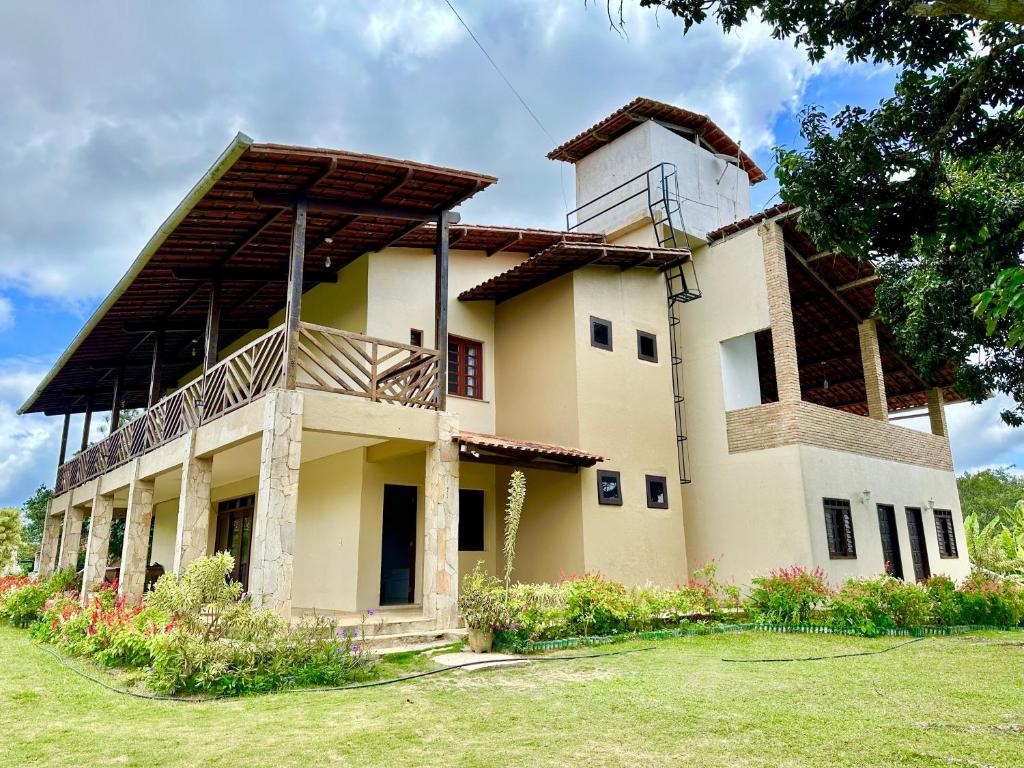 a large building with a balcony on top of it at Sítio Barra - Suíte Privada Independente 1 in Guaramiranga