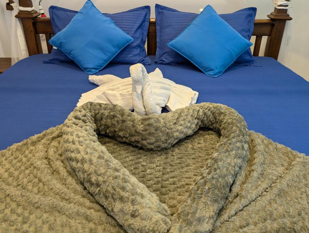 Postel nebo postele na pokoji v ubytování Costels Hiriketiya