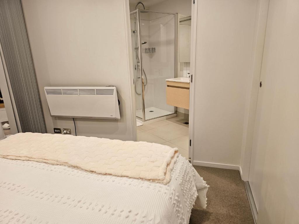 Cosmo Quarters - City Apartment with Pool & Spa - Resim 3