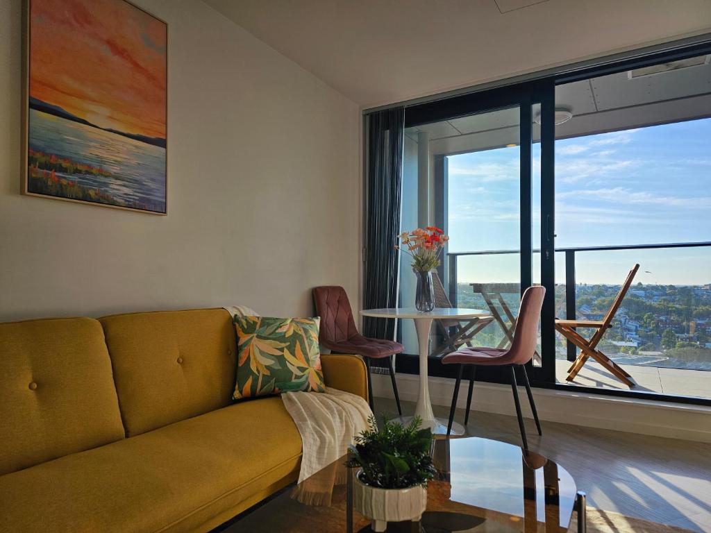 Cosmo Quarters - City Apartment with Pool & Spa - Resim 18