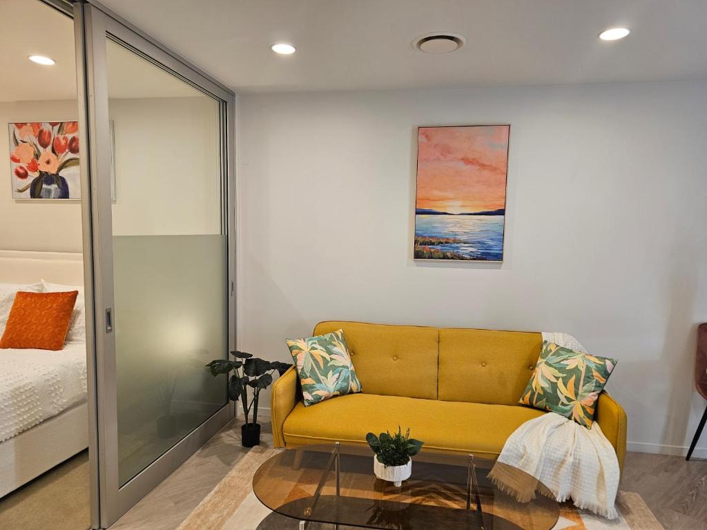 Cosmo Quarters - City Apartment with Pool & Spa - Resim 20