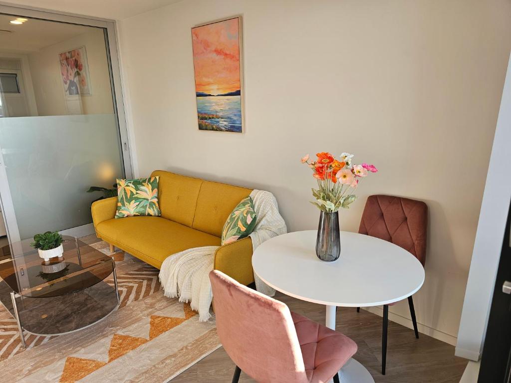 Cosmo Quarters - City Apartment with Pool & Spa - Resim 23