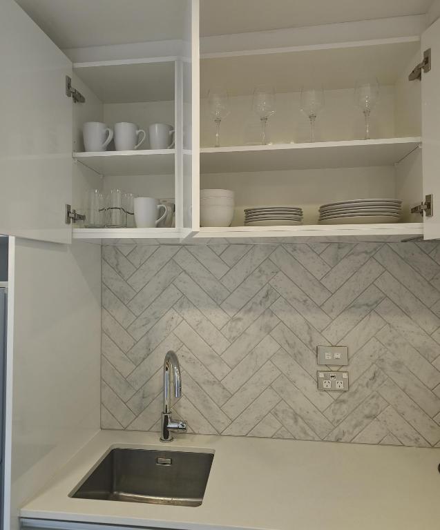 Cosmo Quarters - City Apartment with Pool & Spa - Resim 29