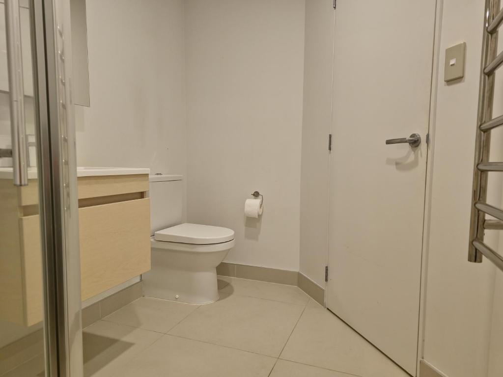 Cosmo Quarters - City Apartment with Pool & Spa - Resim 25