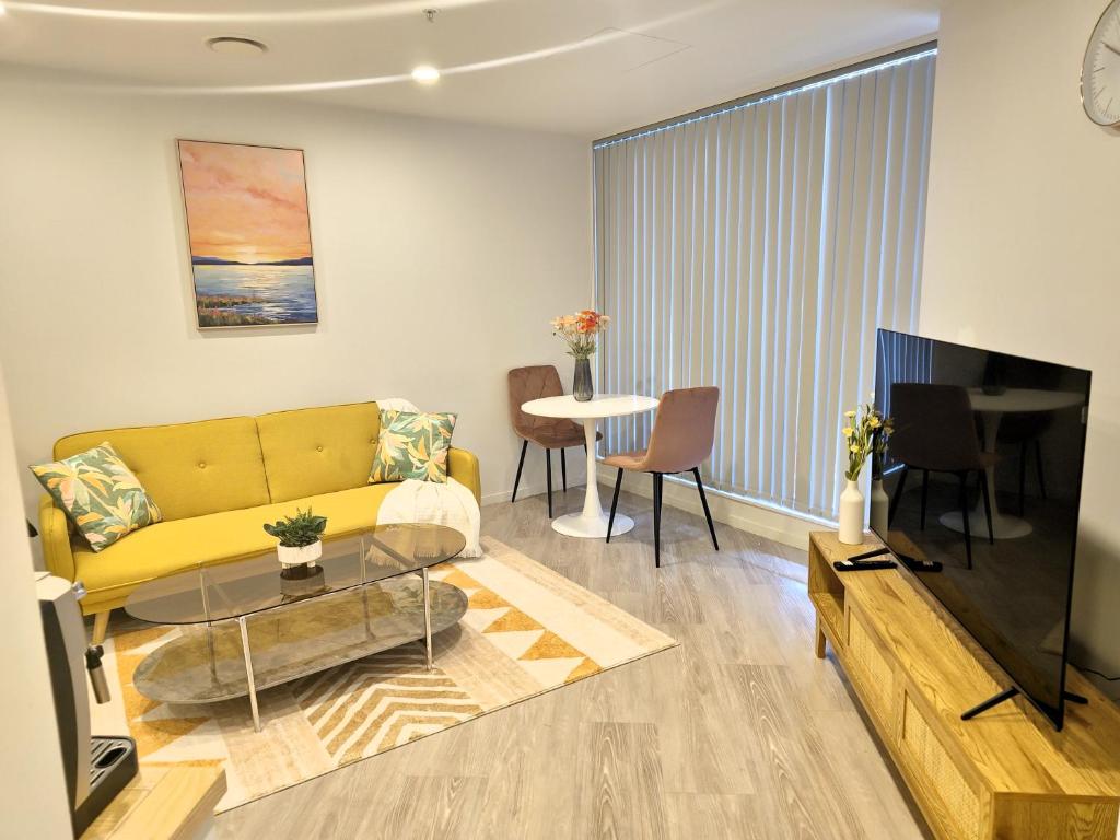 Cosmo Quarters - City Apartment with Pool & Spa - Resim 6