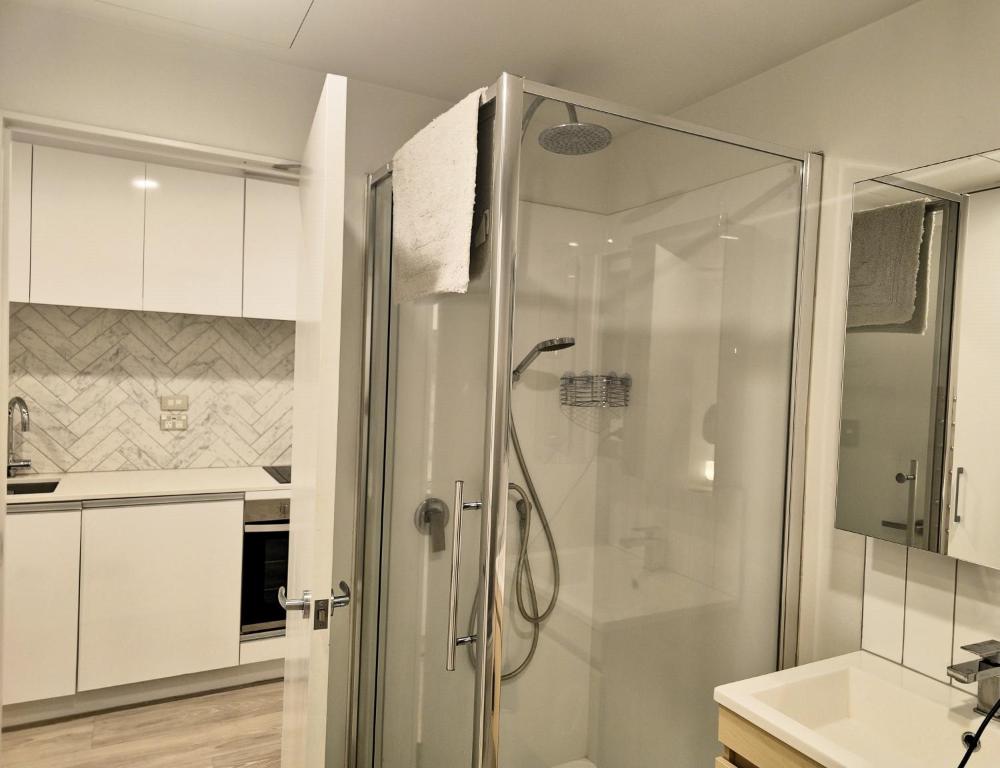 Cosmo Quarters - City Apartment with Pool & Spa - Resim 30