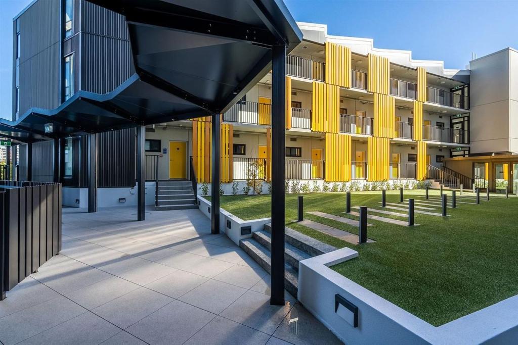 Cosmo Quarters - City Apartment with Pool & Spa - Resim 38