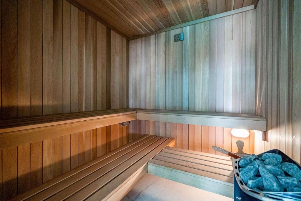 Cosmo Quarters - City Apartment with Pool & Spa - Resim 8