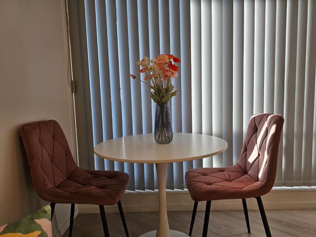 Cosmo Quarters - City Apartment with Pool & Spa - Resim 11