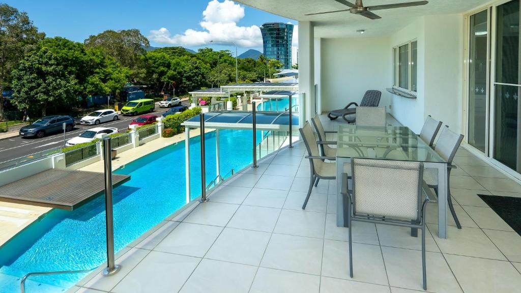 Waters Edge Apartment Cairns photo