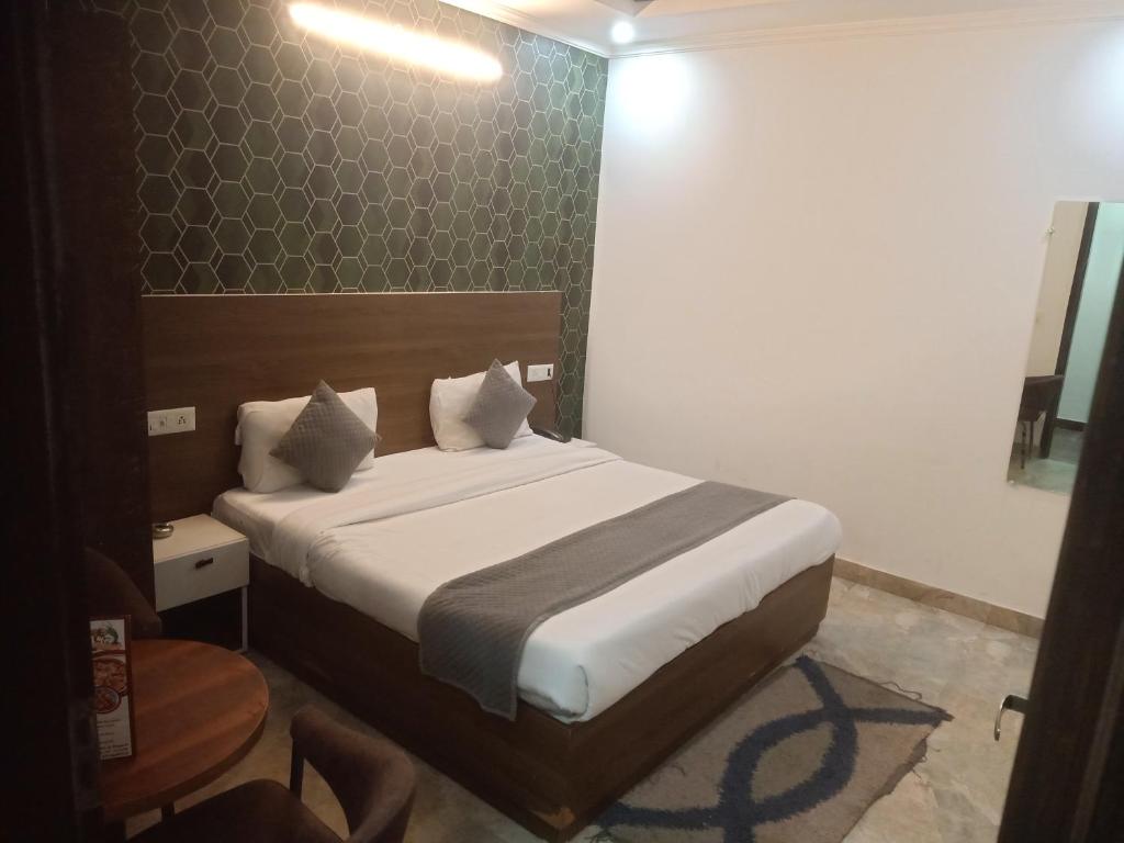 Postel nebo postele na pokoji v ubytování HOTEL S R PLAZAa