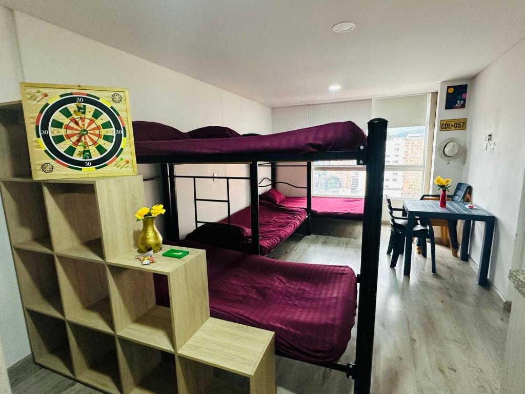 Postel nebo postele na pokoji v ubytování Davinci 1903 Bed & breakfast centro histórico Bogotá