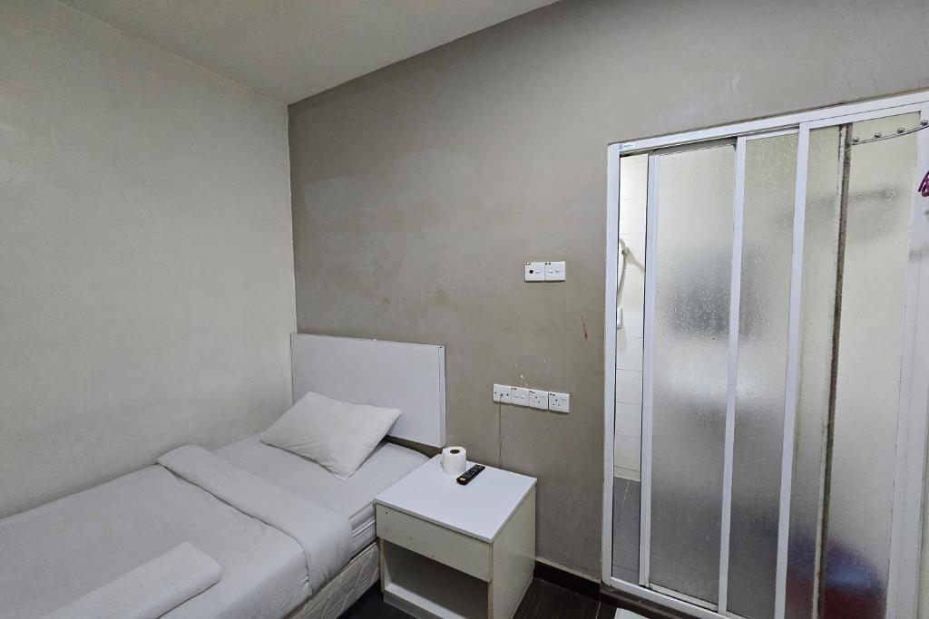 Postel nebo postele na pokoji v ubytování Fast Hotel Sri Gombak