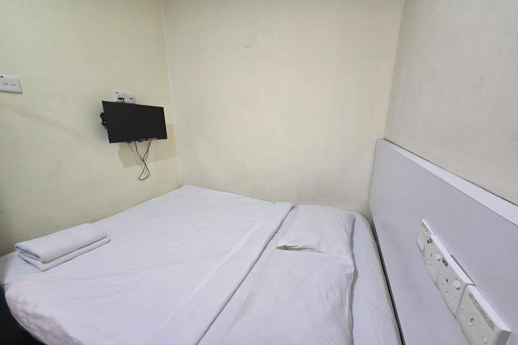 Postel nebo postele na pokoji v ubytování Fast Hotel Sri Gombak