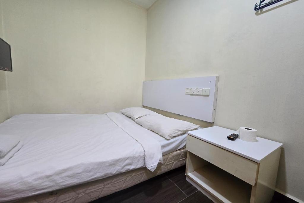 Postel nebo postele na pokoji v ubytování Fast Hotel Sri Gombak