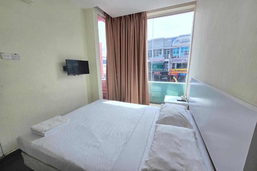 Postel nebo postele na pokoji v ubytování Fast Hotel Sri Gombak