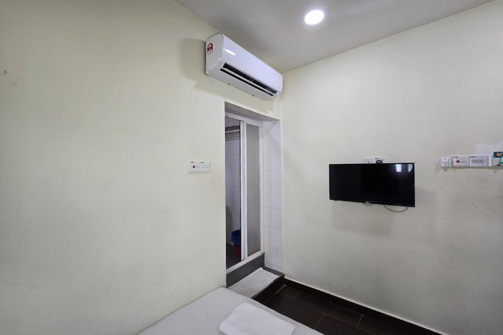 TV a/nebo společenská místnost v ubytování Fast Hotel Sri Gombak