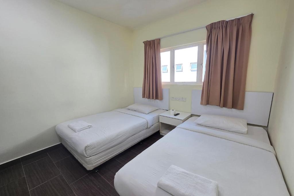 Postel nebo postele na pokoji v ubytování Fast Hotel Sri Gombak