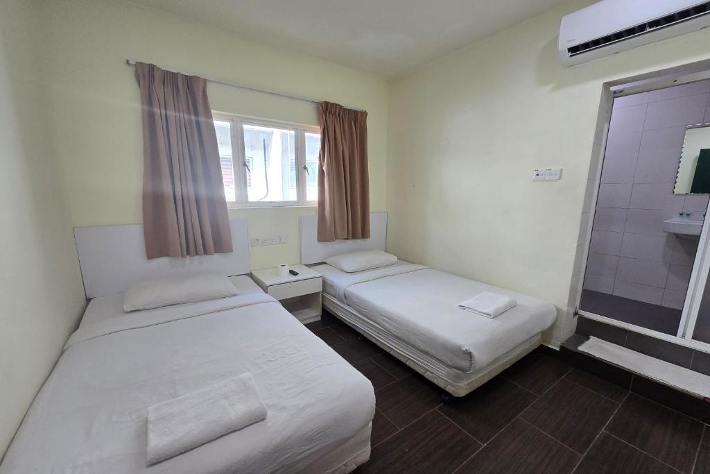 Postel nebo postele na pokoji v ubytování Fast Hotel Sri Gombak