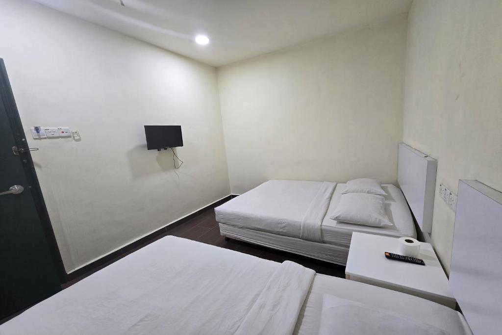 Postel nebo postele na pokoji v ubytování Fast Hotel Sri Gombak