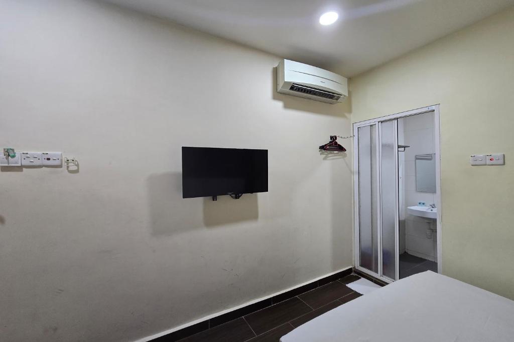 TV a/nebo společenská místnost v ubytování Fast Hotel Sri Gombak