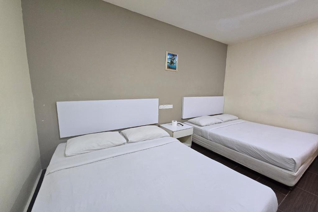 Postel nebo postele na pokoji v ubytování Fast Hotel Sri Gombak