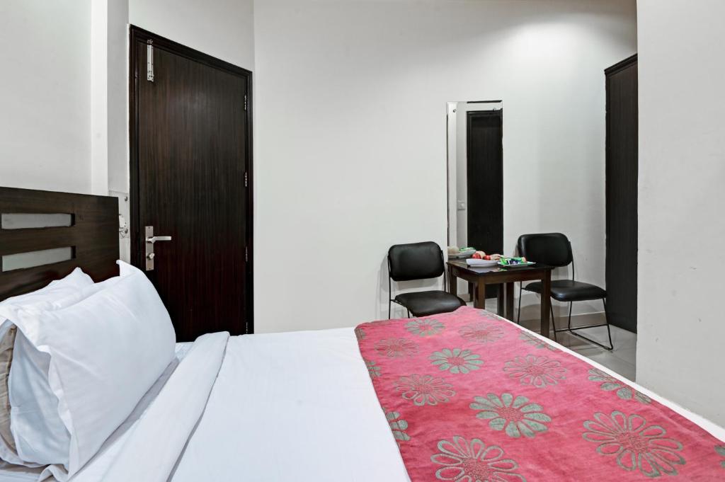 Postel nebo postele na pokoji v ubytování New Ammby Inn - Lajpat Nagar