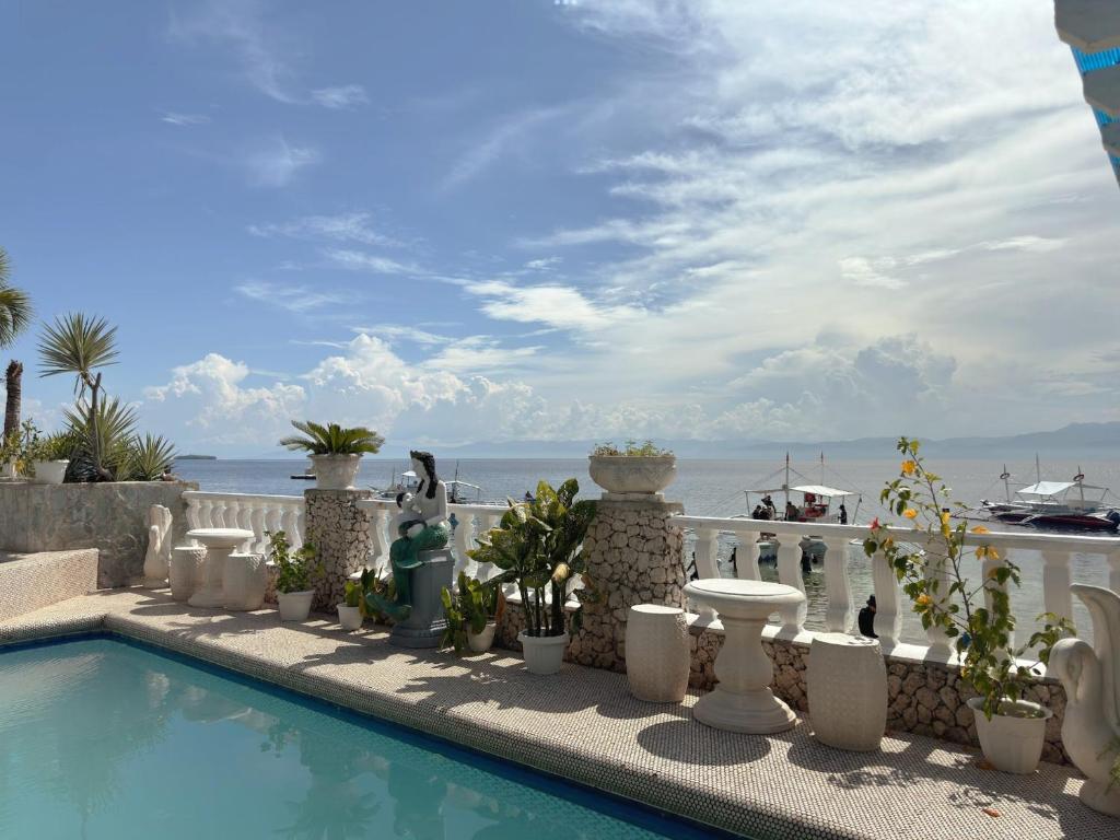 Bazén v ubytování Sunset Beach Resort nebo v jeho okolí
