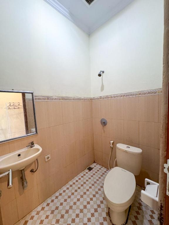 Adiputra Guesthouse Tata Bumi - Budget Double Room