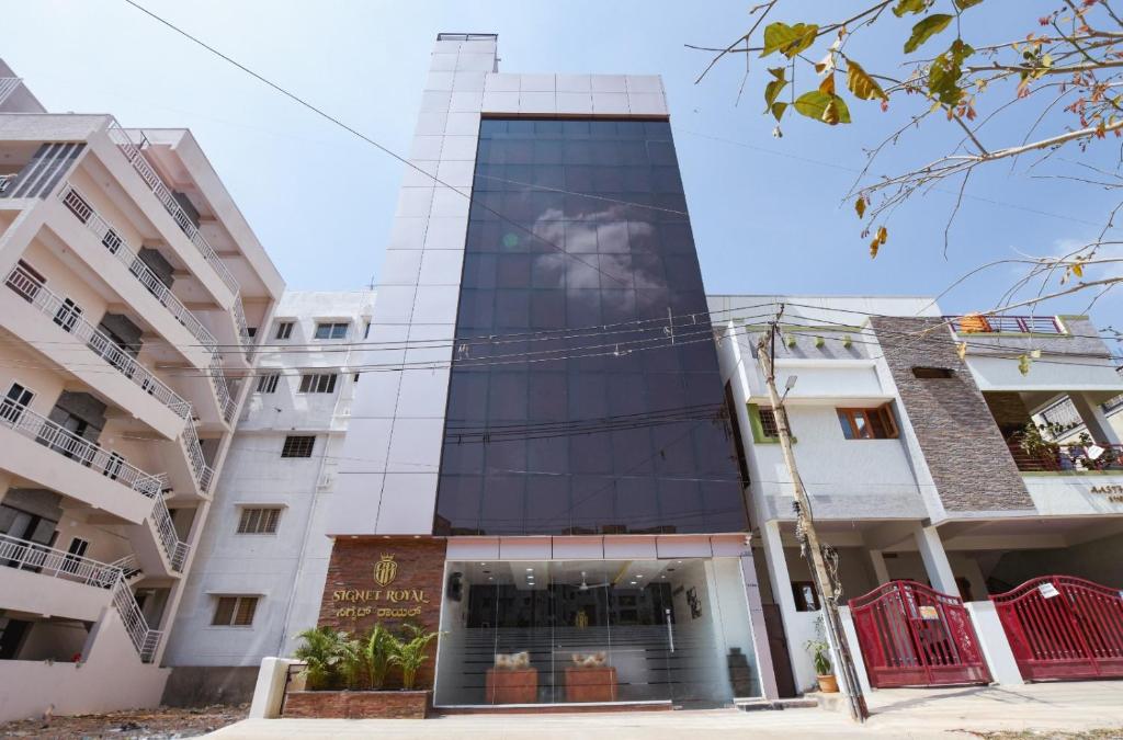 een blik op het gebouw van het ziekenhuis bij Achates Corporate Services in Bangalore