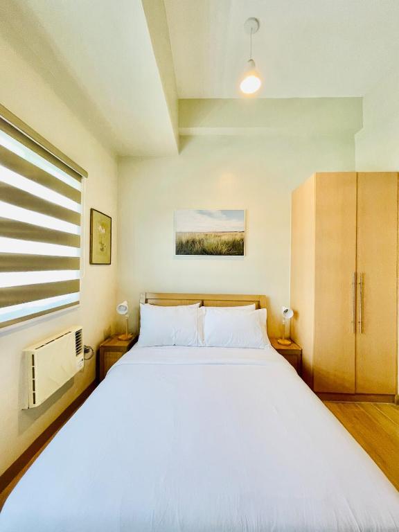 Ένα ή περισσότερα κρεβάτια σε δωμάτιο στο 5 Modern Chic Studio