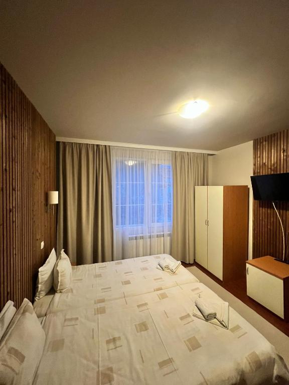 Postel nebo postele na pokoji v ubytování Zasheva Kushta Guesthouse