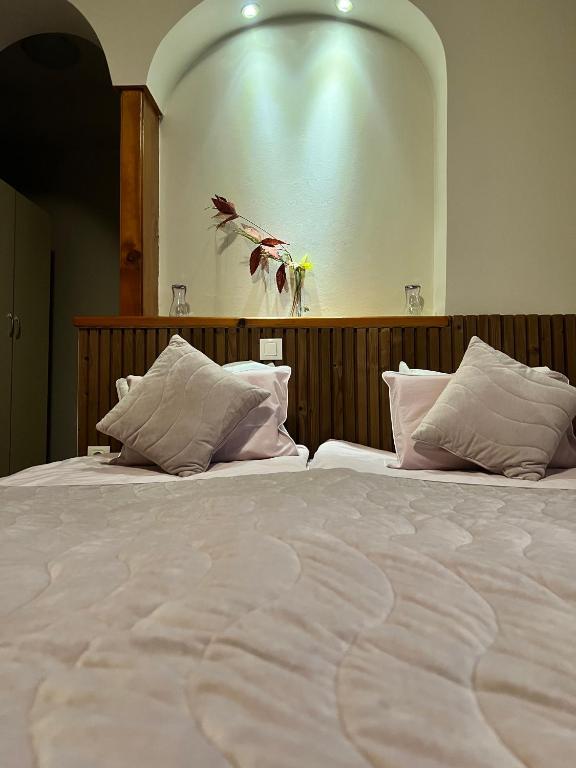 Postel nebo postele na pokoji v ubytování Zasheva Kushta Guesthouse