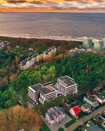 an aerial view of a city with buildings and the ocean at Sand&Sky Apartments by Baltic Home in Międzyzdroje