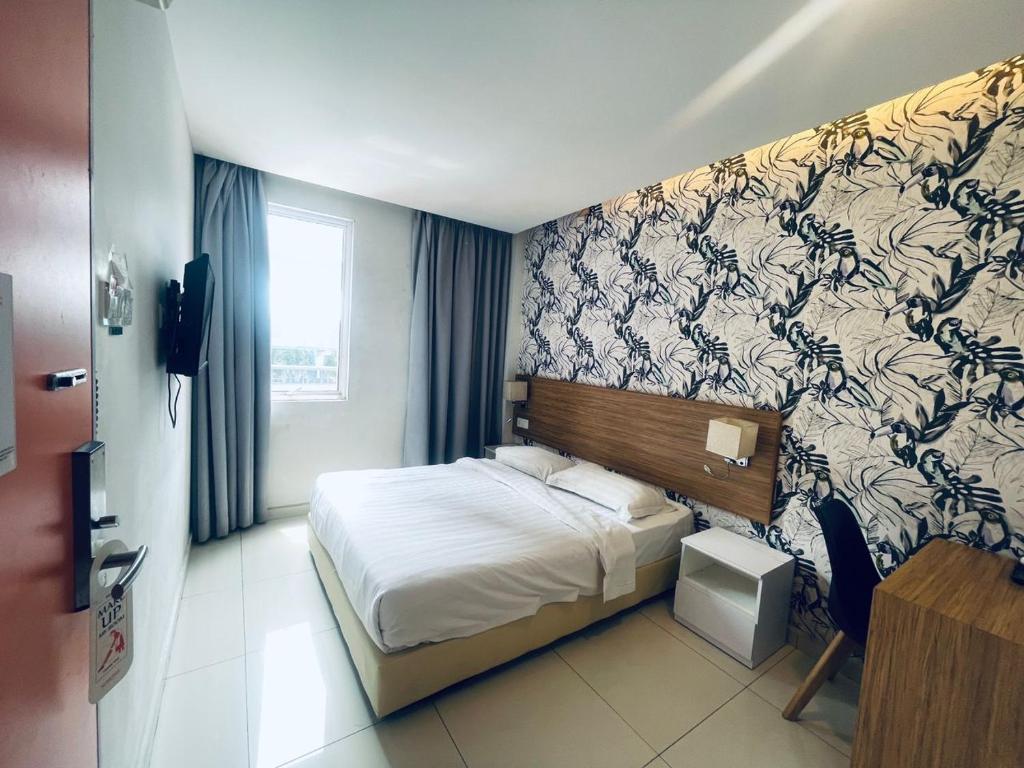 a bedroom with a bed and a wall at Sovotel @ Kota Damansara 8 in Kota Damansara