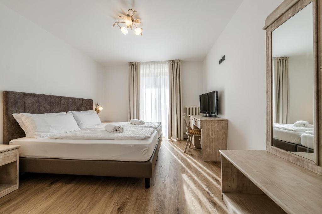 Postel nebo postele na pokoji v ubytování Hotel Sasso Rosso