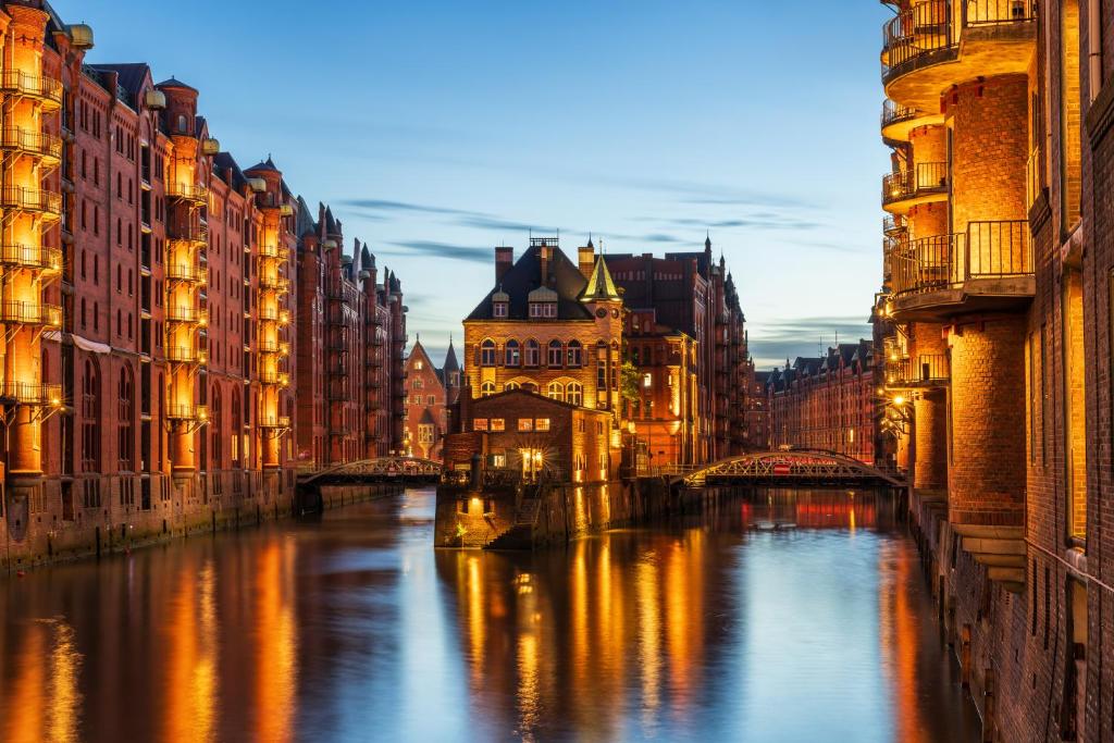 Výhled na řeku, která protéká v blízkosti hotelu