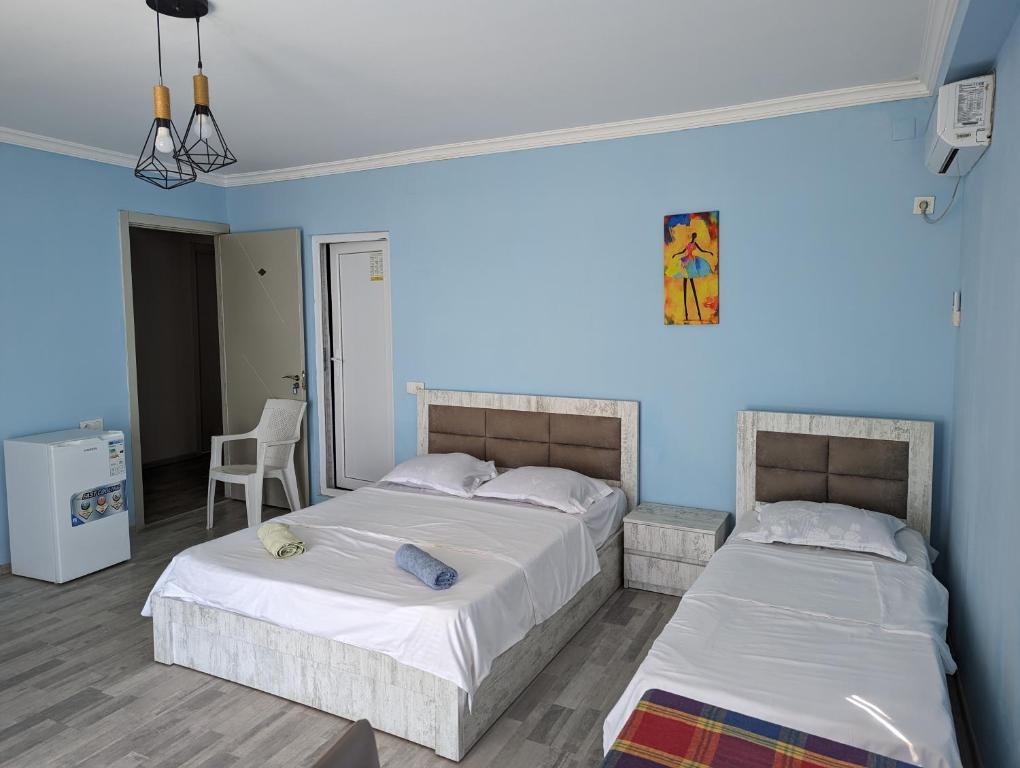 Postel nebo postele na pokoji v ubytování Compass hotel