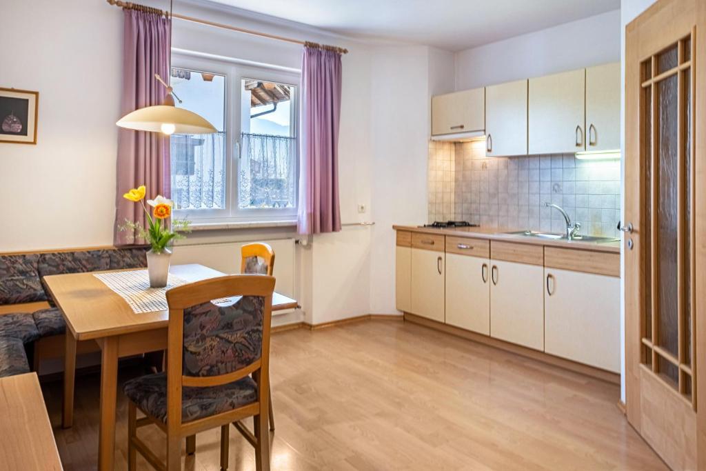 Kuchyň nebo kuchyňský kout v ubytování Valtlhof - Apt 1
