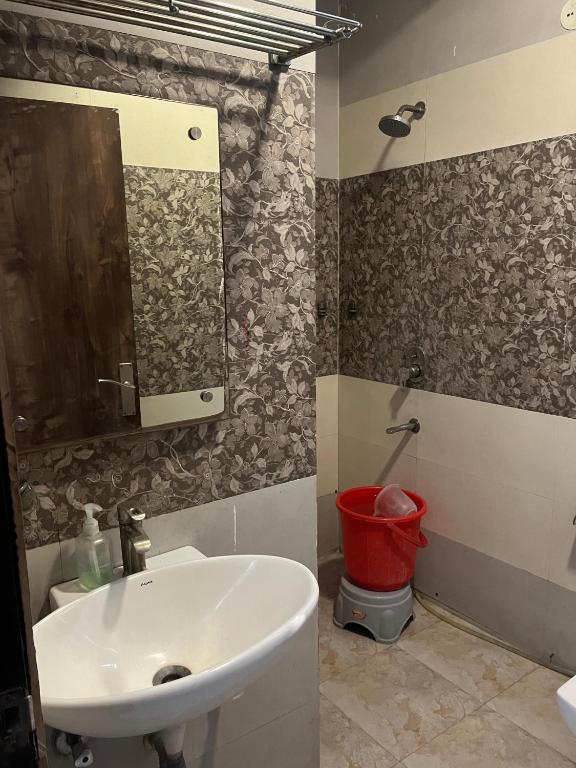 Koupelna v ubytování Saket Suites- Near Max Hospital