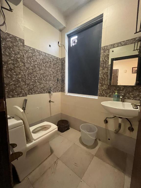 Koupelna v ubytování Saket Suites- Near Max Hospital