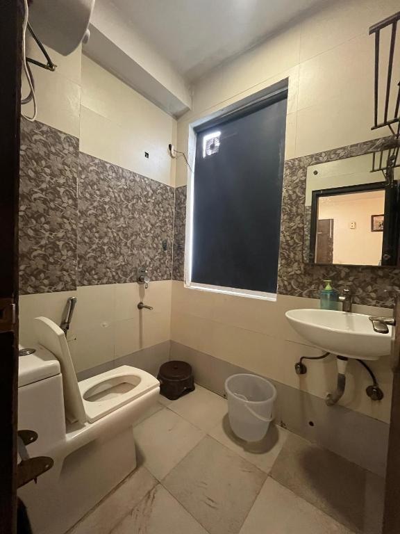 Koupelna v ubytování Saket Suites- Near Max Hospital