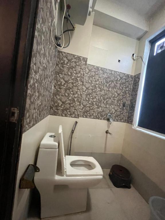Koupelna v ubytování Saket Suites- Near Max Hospital
