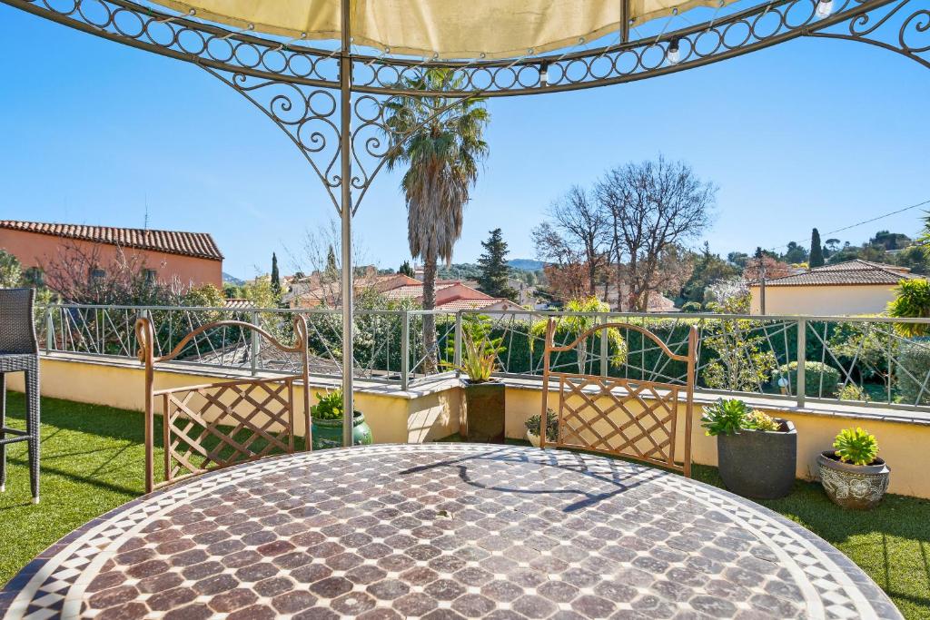 Photo de la galerie de l'établissement Villa Zen - Plage et jacuzzi, au Pradet