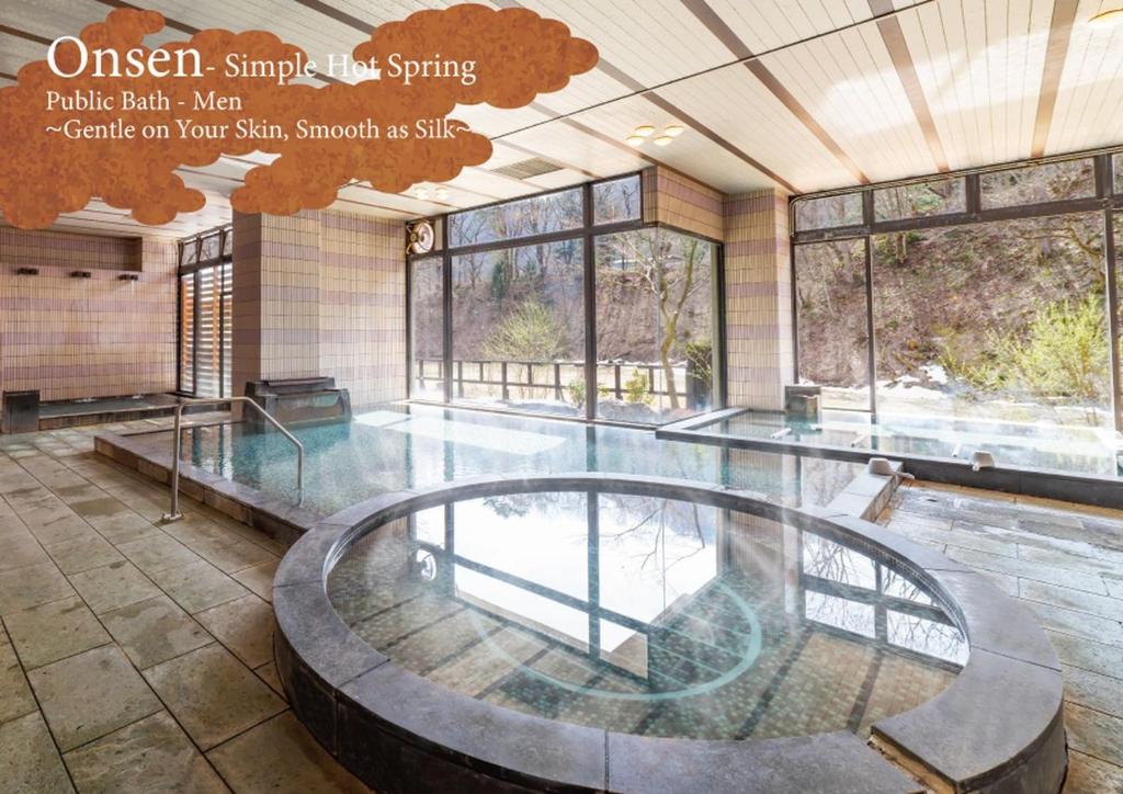 Bazén v ubytování KAMENOI HOTEL Nikko Yunishigawa All-Inclusive Resort nebo v jeho okolí