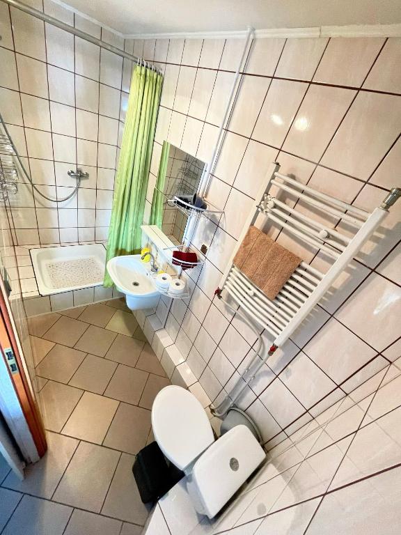 Koupelna v ubytování Kaszuby, agroturystyka z alpakami- pokój z łazienką