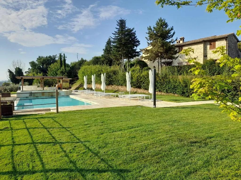 The swimming pool at or close to Agriturismo Colle della Pace