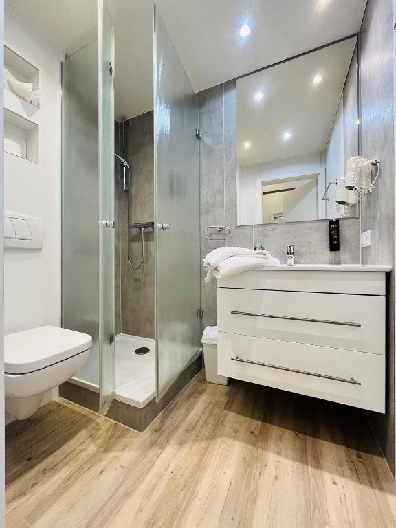 Um banheiro em Xenios Apartments Frankfurt Westend