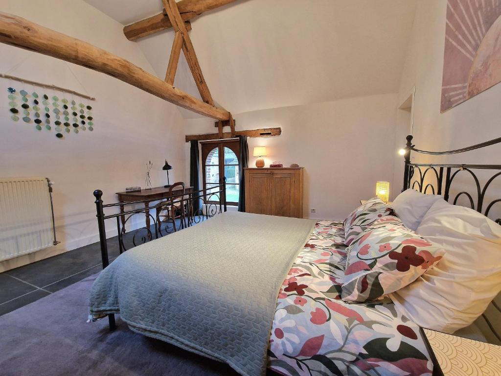 Voodi või voodid majutusasutuse Gîte de la Ferme de Seron - gîte de charme à la campagne avec sauna toas