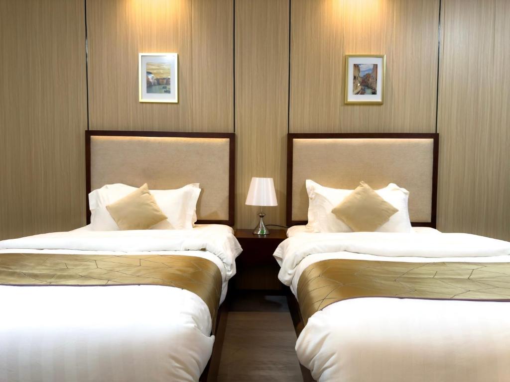 Postel nebo postele na pokoji v ubytování Daar AL Maqam Suites Apartments Salalah